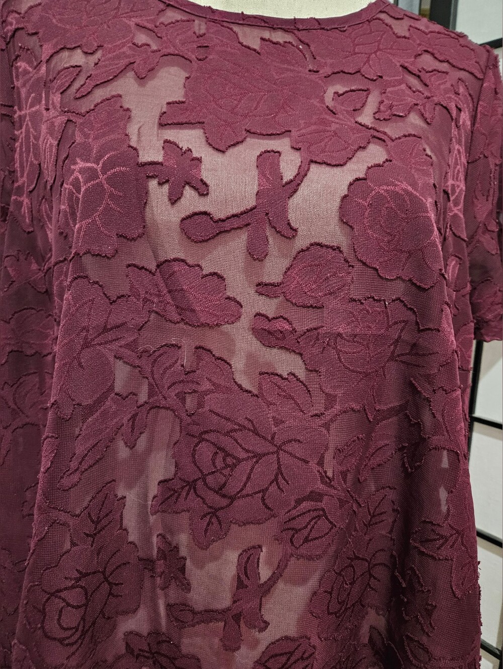 Torrid Size 00 (Large) Burgundy Floral Lace Sheer Short Sleeve Blouse - Picture 2 of 6